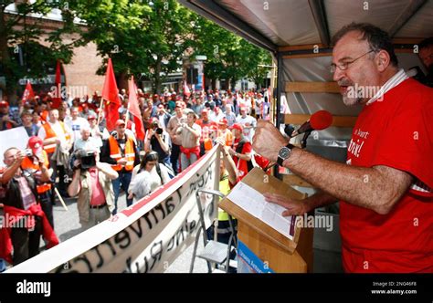 Klaus Wiesehuegel Der Vorsitzende Der Ig Bau Rechts Spricht Am