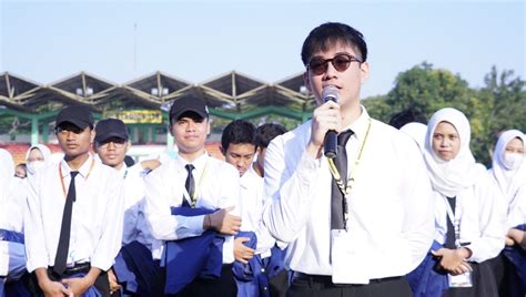 Pesan Dan Kesan Disampaikan Oleh Amadeo Yesa Berkacamata Peraih