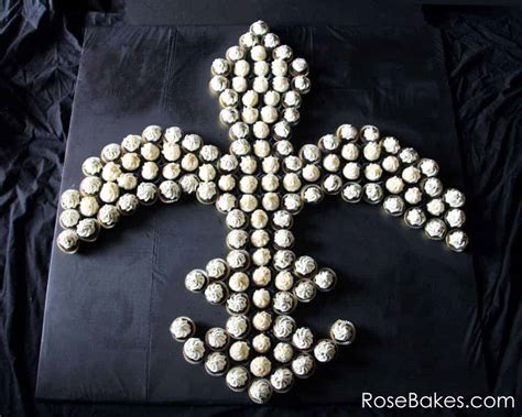 New Orleans Saints Fleur de Lis Cupcakes Display