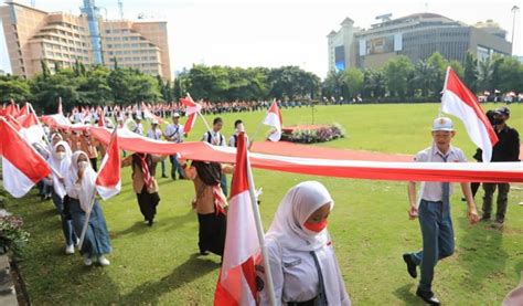 Hari Pahlawan Di Semarang Dari Kirab Bendera 1 001 Meter Dan Doa Untuk