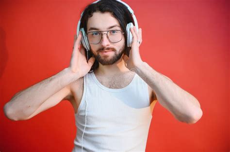 Hombre Gay Con Antecedentes De Color En El Estudio El Concepto De La Comunidad Lgbtq Igualdad