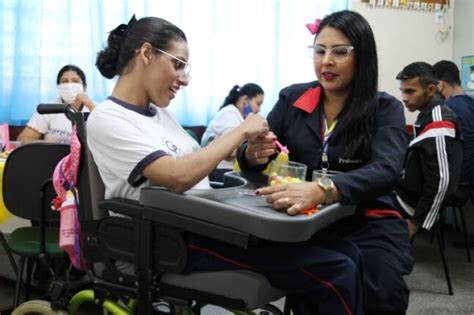 A importância e o direito ao profissional de apoio na educação inclusiva