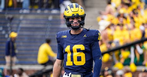 Sherrone Moore Updates Michigan QB Battle After Davis Warren Struggles