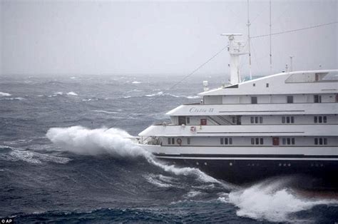 Cruise Ship Slammed By Enormous Antarctic Waves Daily Mail Online