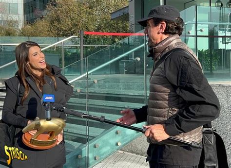 Stasera A Striscia La Notizia Il Tapiro D Oro Ad Elisabetta Canalis