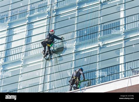 Rappelling Window Cleaner Skyscraper Hi Res Stock Photography And