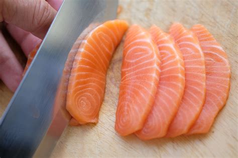 This Is How To Safely Eat Raw Salmon At Homeratemds Health News