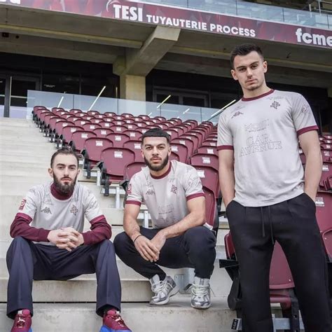 Lartiste Paolo Del Vecchio R Alise Le Quatri Me Maillot Du Fc Metz