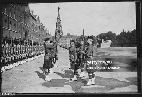 Queens Own Cameron Highlanders Photos And Premium High Res Pictures