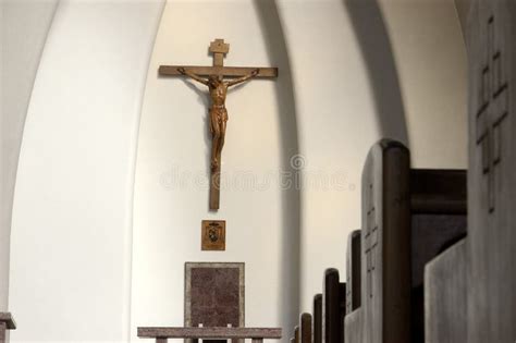 Jesus Auf Dem Kreuz Redaktionelles Stockfotografie Bild Von Kirche