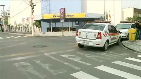 Bandidos trocam tiros policiais e fazem reféns em Criciúma Santa