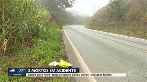 Vídeo Batida Entre Micro ônibus E Carreta Deixa 3 Mortos E 13 Feridos