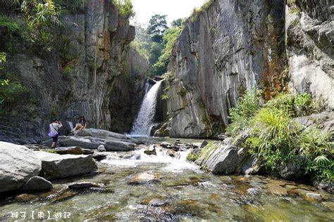 南投 夢谷瀑布親子農場 玩水消暑秘境 園區最新收費介紹 下車3分鐘走路就能到滿滿負離子 氣勢磅礴瀑布 沁涼溪水 猴子【東】遊記