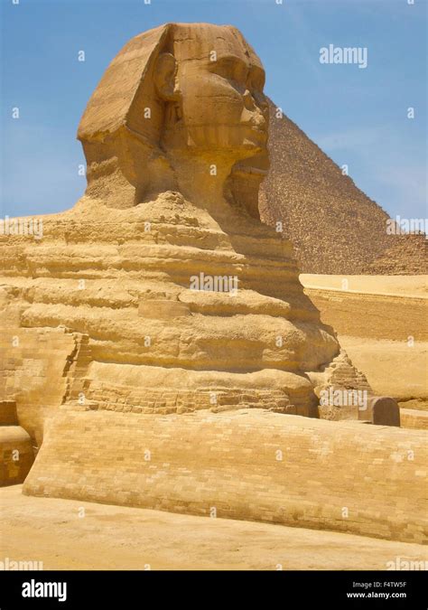 The Sphinx And Pyramid Of Khafre Stock Photo Alamy