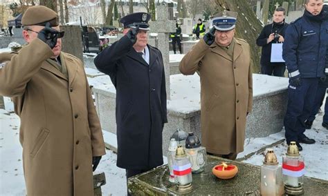 Na Cmentarzu Katedralnym W Sandomierzu Upami Tniono Rocznic