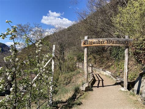 Lungo La Roggia Di Lagundo Il Trentino Dei Bambini