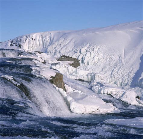 无人横图室外白天正面旅游度假冰山石头美景山雪大雪欧洲冰岛阴影光线石子影子冰积雪景观山顶山峰雪景