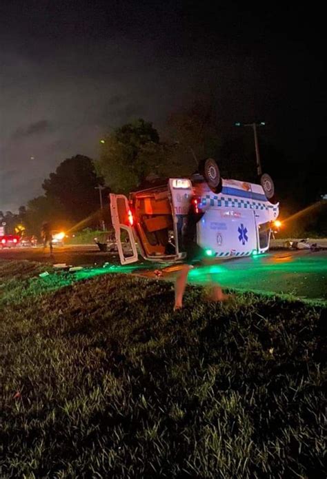 Choque Entre Ambulancia Y Motocicleta Deja Dos Hermanos Fallecidos Trece