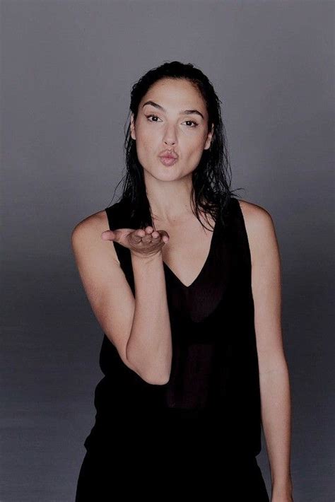 Pin By Nico Landauro Constanzo On Cine Podcast Book Gal Gadot Gal