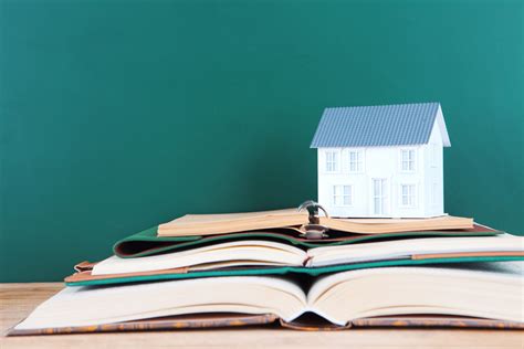 Blending Traditional Real Estate Education with Modern Technology