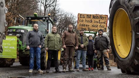 Protest Im Schwalm Eder Kreis Bauern Blockieren Autobahnauffahrten