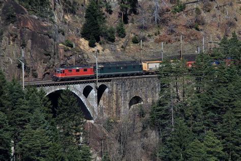 Güterzug mit SBB Lokomotive Re 4 4 II 11243 und SBB Lokomo Flickr