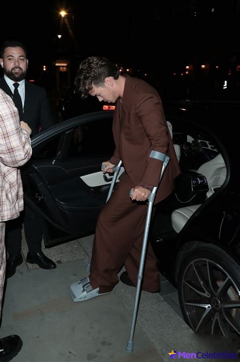 Will Poulter With Crutches What Happened The Men Men