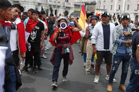 Protestas enfrentamientos y caos qué pasa en Perú