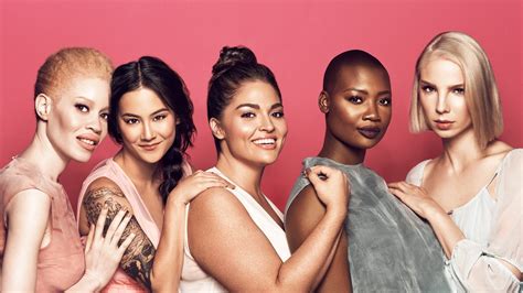 Plus Size Models In Beauty Campaigns How Ads Are More Inclusive Glamour