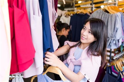 Premium Photo | Woman shopping in street market