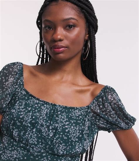 Blusa Cropped Em Tule Estampa Floral Liberty Verde