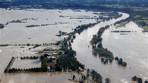 Nsw Floods Photo Gallery Rescues Debris Flooded Homes The Courier Mail