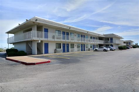 Discount Coupon for Motel 6 Galveston in Galveston, Texas - Save Money!