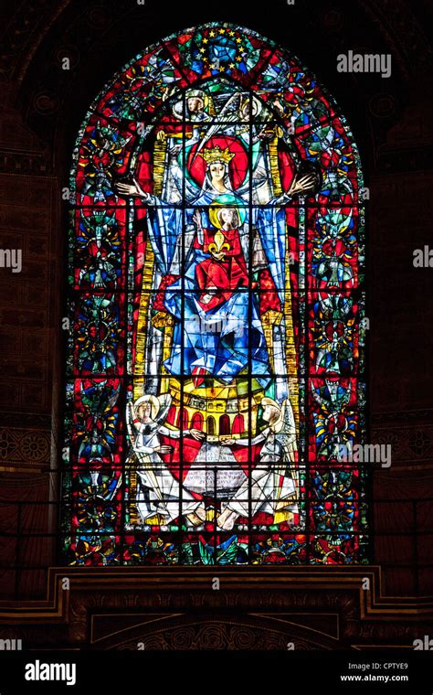 Vidriera De La Catedral De Notre Dame La Virgen En Estrasburgo