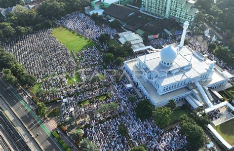 Shalat Id Masjid Agung Al Azhar Antara Foto