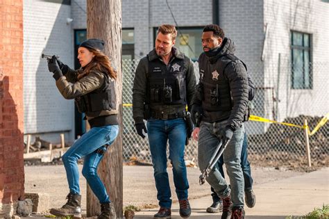 Chicago Pd Bild Laroyce Hawkins Marina Squerciati Patrick John