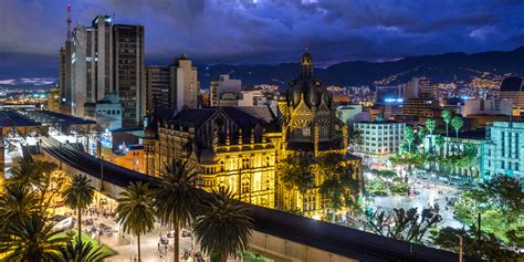 ¿quieres Disfrutar De Medellín De Noche Descubre 8 Opciones Tanto