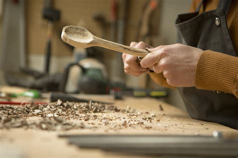 Atelier Sculpture Au Couteau Cuill Res En Bois L Comus E De Cuzals