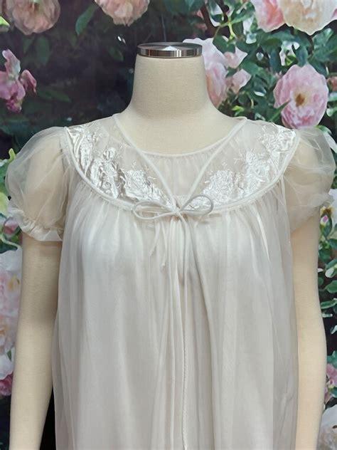 60s White Chiffon Negligee Peignoir Set Bridal Nightg Gem