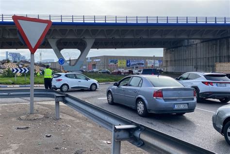 Muere de un infarto el conductor de un camión que circulaba por la N