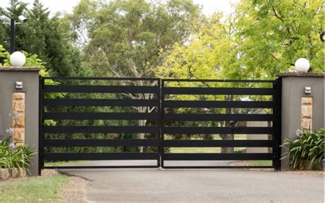 15 Unique Driveway Gate Ideas We're Loving in 2022 | REthority