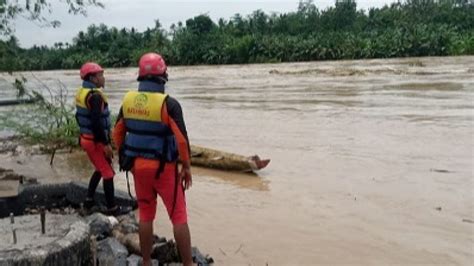 Banjir Bandang Lahat Rendam Desa Ketinggian Air Capai Meter