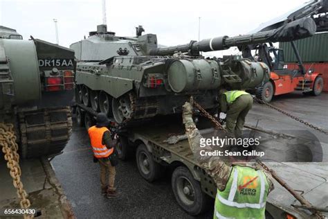 Us Army Tank Crew Photos and Premium High Res Pictures - Getty Images