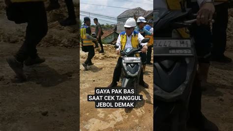 Gaya Pak Basuki Naik Motor Saat Cek Tanggul Jebol Banjir Demak Banjir