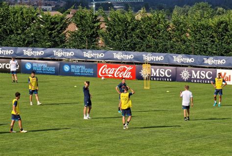 FOTO Comincia lallenamento pomeridiano a Dimaro partitella a metà