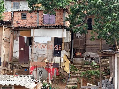 Moradores de favelas que serão desocupadas revelam medo e caso de abuso