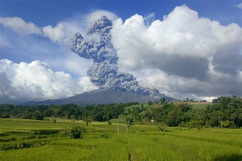 Filipinas evacua a casi 12 000 personas por erupción del volcán Canlaón