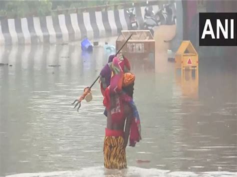 Delhi Commuters Face Difficulties As Severe Waterlogging Persists In