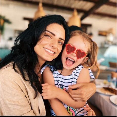 Aislinn Derbez habló de su hija conviviendo con la novia de Mauricio