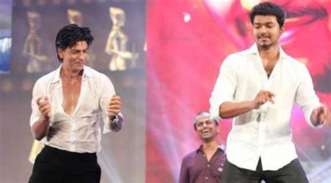 When Shah Rukh Khan Made Vijay Break Into A Dance Before A Live